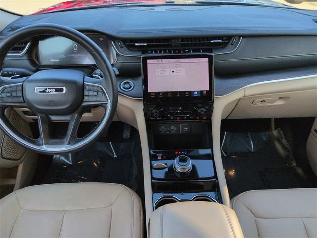 Photo of 2021 Diamond Black Crystal Pearlcoat Jeep Grand Cherokee L