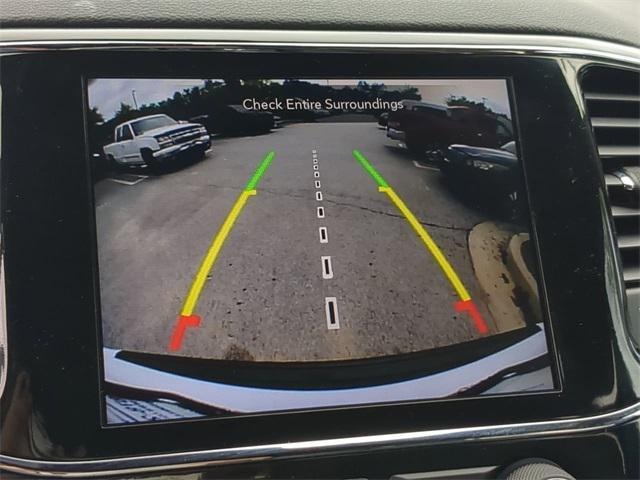 Photo of 2020 Bright White Clearcoat Jeep Grand Cherokee