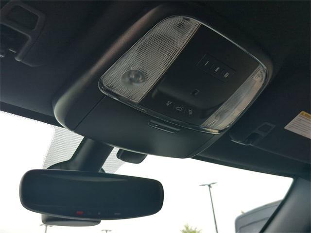 Photo of 2020 Bright White Clearcoat Jeep Grand Cherokee