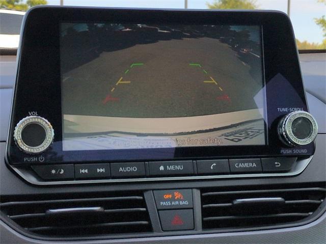 Photo of 2024 Pearl White Tricoat Nissan Altima