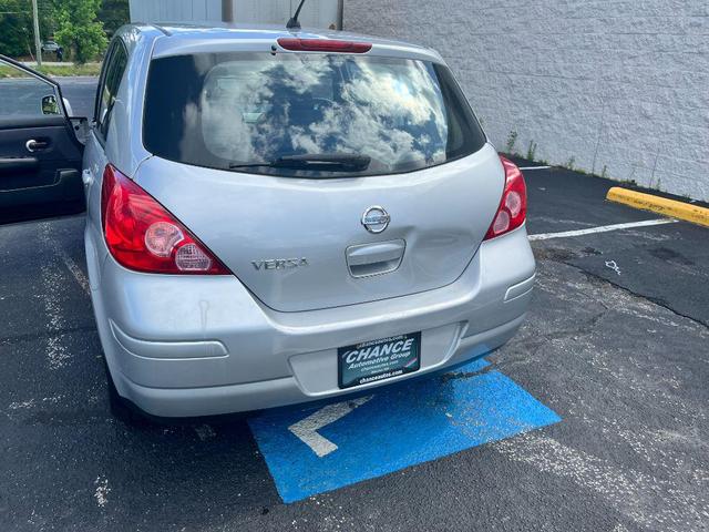 Photo of 2007 GREY Nissan Versa