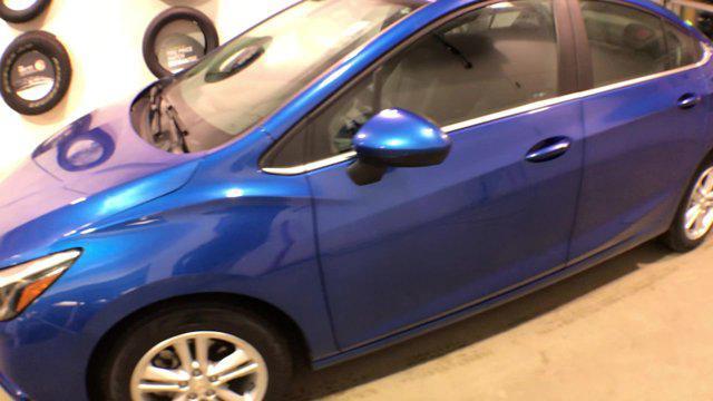 Photo of 2016 Kinetic Blue Metallic Chevrolet Cruze