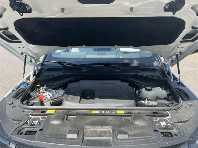 Photo of 2025 Ostuni Pearl White Premium Metallic Land Rover Range Rover Sport
