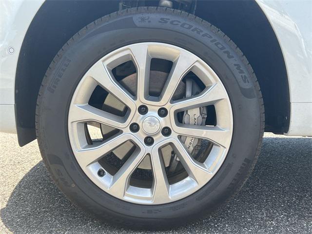 Photo of 2025 Ostuni Pearl White Premium Metallic Land Rover Range Rover Sport
