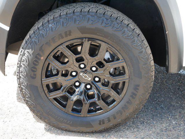 Photo of 2023 Summit White Chevrolet Colorado
