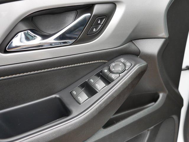 Photo of 2022 Summit White Chevrolet Traverse