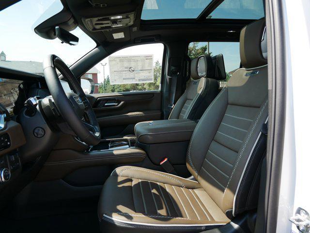 Photo of 2025 White Frost Tricoat GMC Yukon