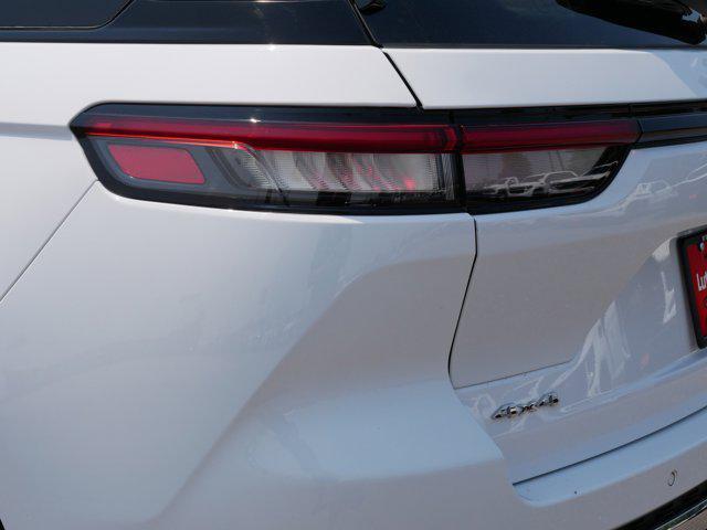 Photo of 2023 Bright White Clearcoat Jeep Grand Cherokee