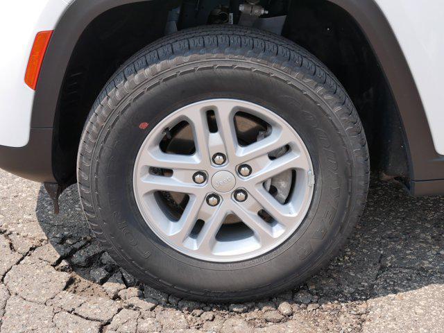 Photo of 2023 Bright White Clearcoat Jeep Grand Cherokee