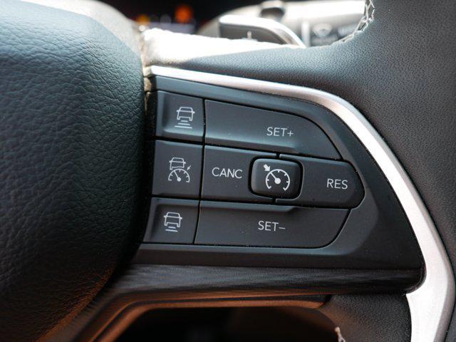 Photo of 2023 Bright White Clearcoat Jeep Grand Cherokee