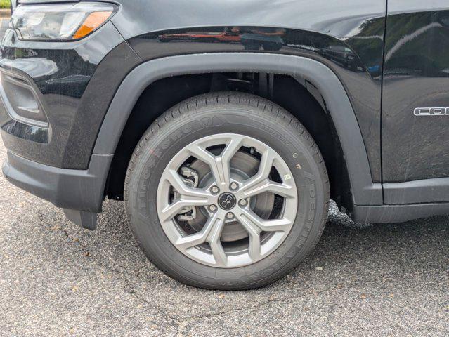 Photo of 2025 Diamond Black Crystal Pearlcoat Jeep Compass