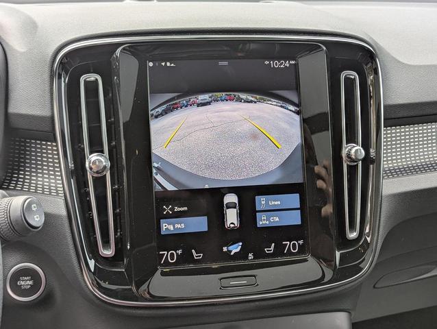 Photo of 2021 Crystal White Metallic Volvo XC40