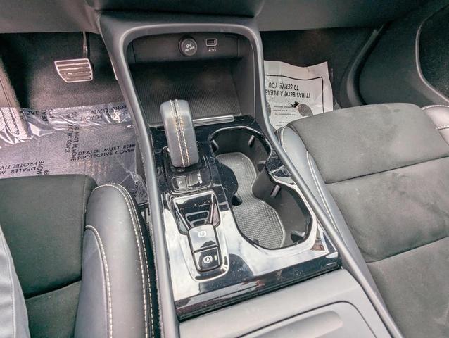 Photo of 2021 Crystal White Metallic Volvo XC40