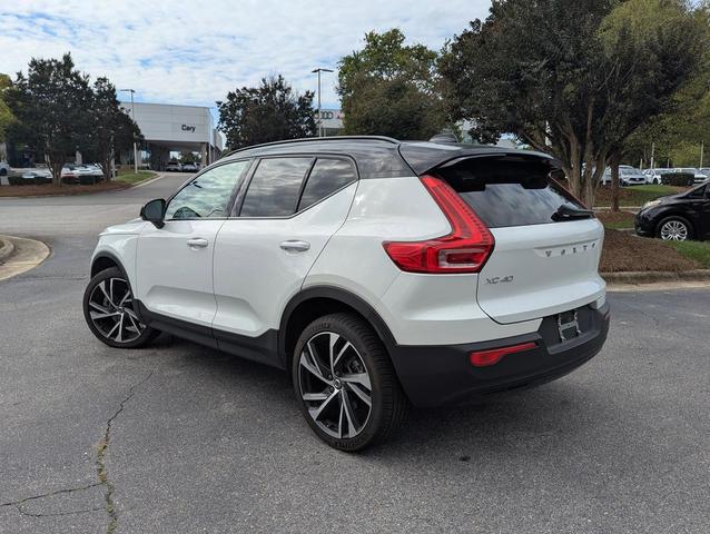 Photo of 2021 Crystal White Metallic Volvo XC40