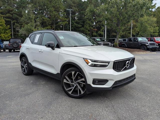 Photo of 2021 Crystal White Metallic Volvo XC40