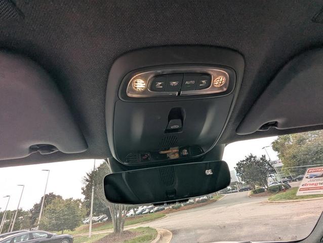 Photo of 2021 Crystal White Metallic Volvo XC40