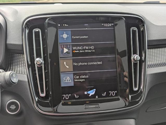 Photo of 2021 Crystal White Metallic Volvo XC40