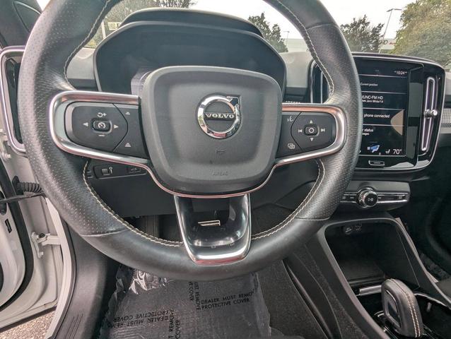 Photo of 2021 Crystal White Metallic Volvo XC40