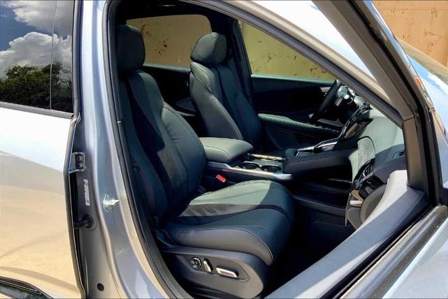 Photo of 2025 Solar Silver Metallic Acura RDX