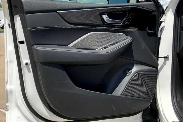 Photo of 2023 Platinum White Pearl Acura MDX