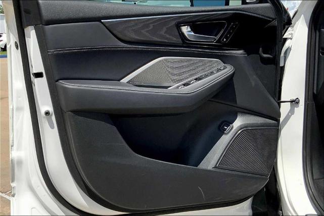 Photo of 2023 Platinum White Pearl Acura MDX