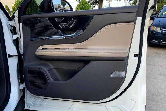 Photo of 2020 Pristine White Lincoln Corsair