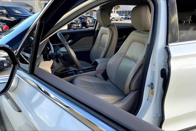 Photo of 2020 Pristine White Lincoln Corsair
