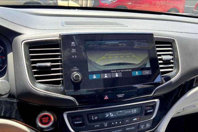 Photo of 2019 Lunar Silver Metallic Honda Pilot
