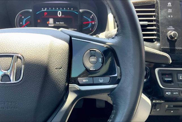 Photo of 2019 Lunar Silver Metallic Honda Pilot