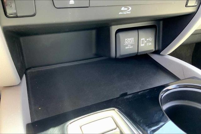 Photo of 2019 Lunar Silver Metallic Honda Pilot