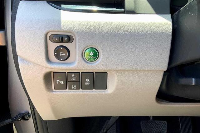 Photo of 2019 Lunar Silver Metallic Honda Pilot