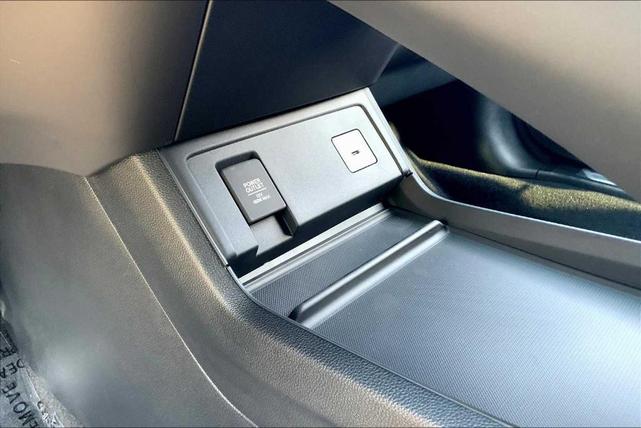 Photo of 2025 White Acura RDX