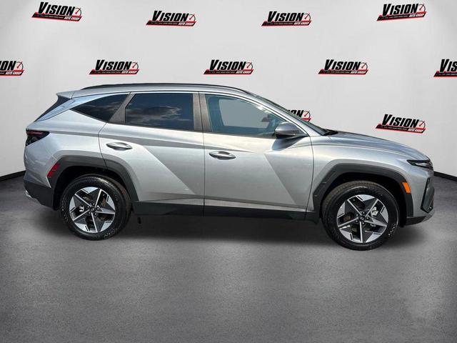 Photo of 2025 Shimmering Silver Hyundai TUCSON