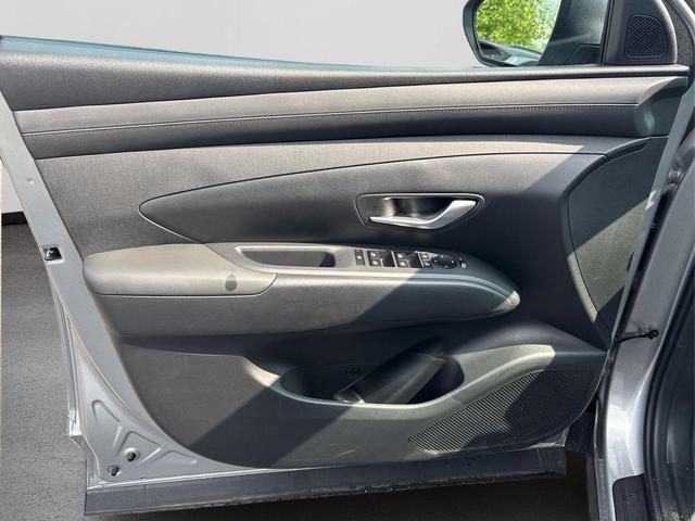 Photo of 2025 Shimmering Silver Hyundai TUCSON