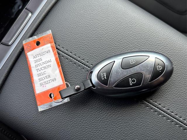 Photo of 2025 Shimmering Silver Hyundai TUCSON