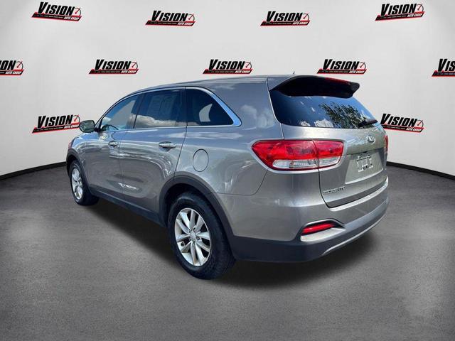 Photo of 2018 Titanium Silver Kia Sorento