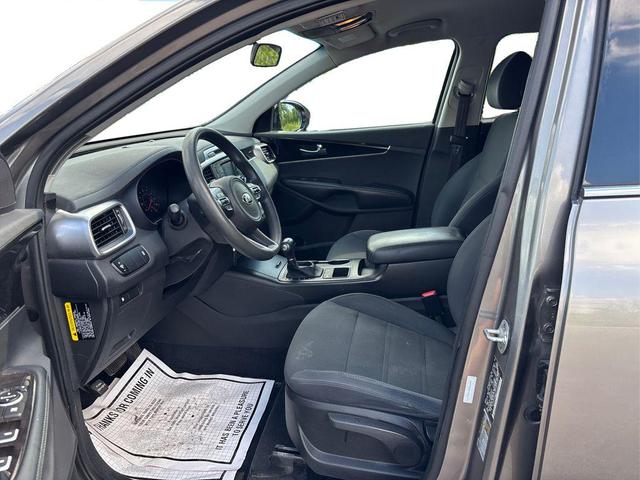 Photo of 2018 Titanium Silver Kia Sorento