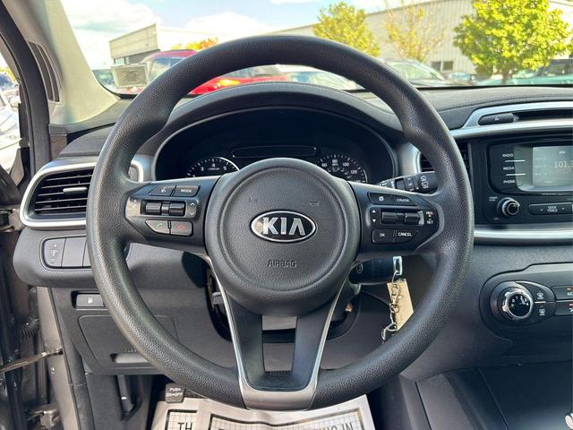Photo of 2018 Titanium Silver Kia Sorento