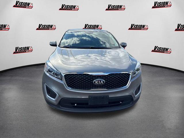 Photo of 2018 Titanium Silver Kia Sorento