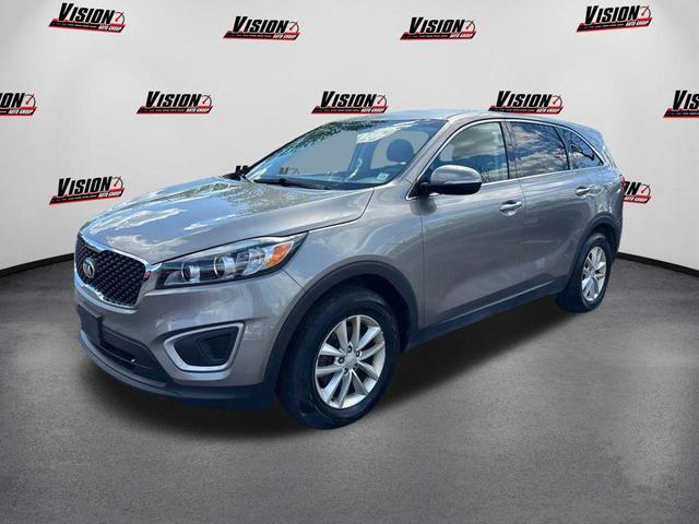 Photo of 2018 Titanium Silver Kia Sorento