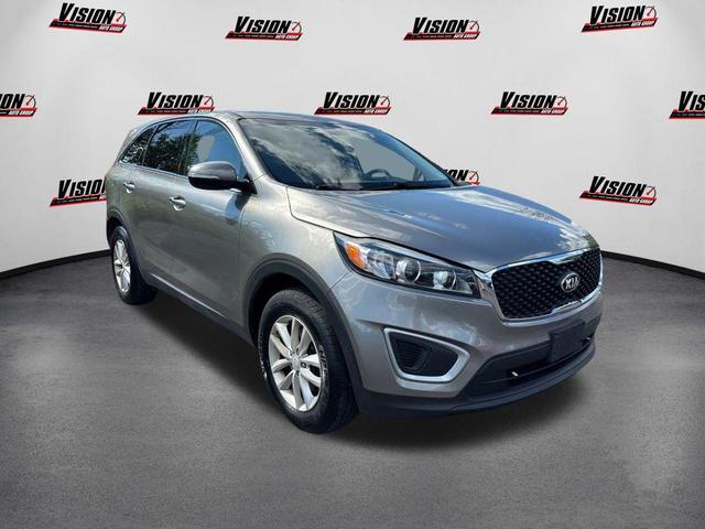 Photo of 2018 Titanium Silver Kia Sorento