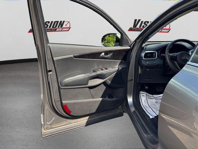 Photo of 2018 Titanium Silver Kia Sorento