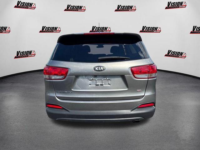 Photo of 2018 Titanium Silver Kia Sorento