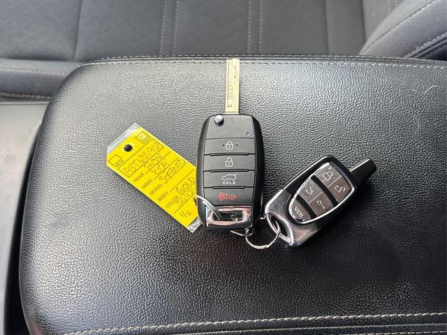 Photo of 2018 Titanium Silver Kia Sorento