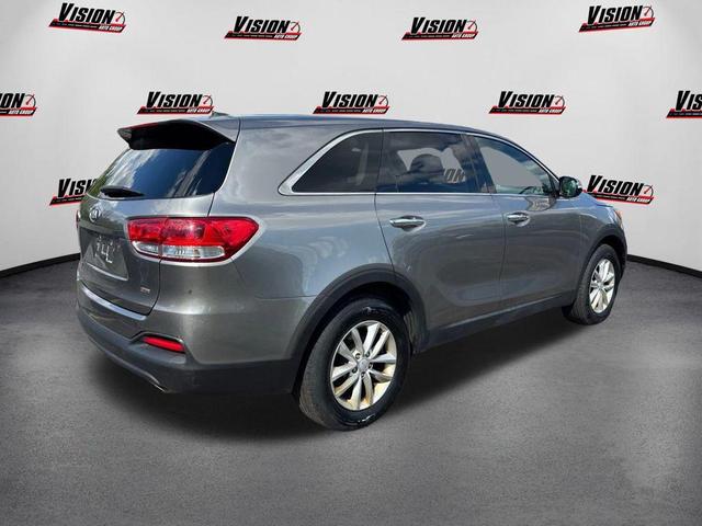Photo of 2018 Titanium Silver Kia Sorento