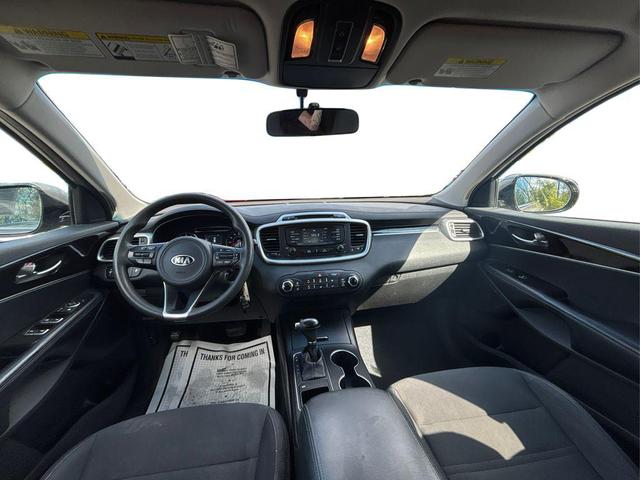 Photo of 2018 Titanium Silver Kia Sorento