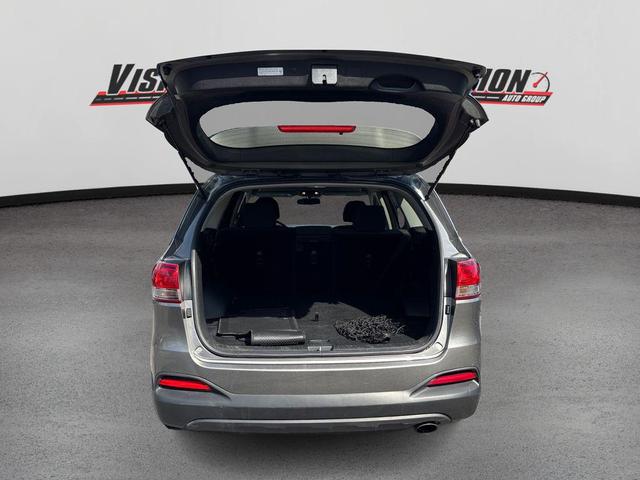 Photo of 2018 Titanium Silver Kia Sorento