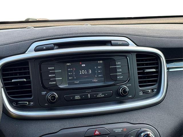 Photo of 2018 Titanium Silver Kia Sorento