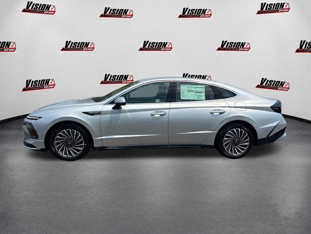 Photo of 2025 Aero Silver Hyundai SONATA Hybrid