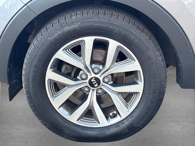 Photo of 2015 Mineral Silver Kia Sportage